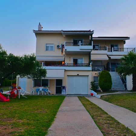 Elegant Maisonettes Elena Nea Poteidaia Exterior photo