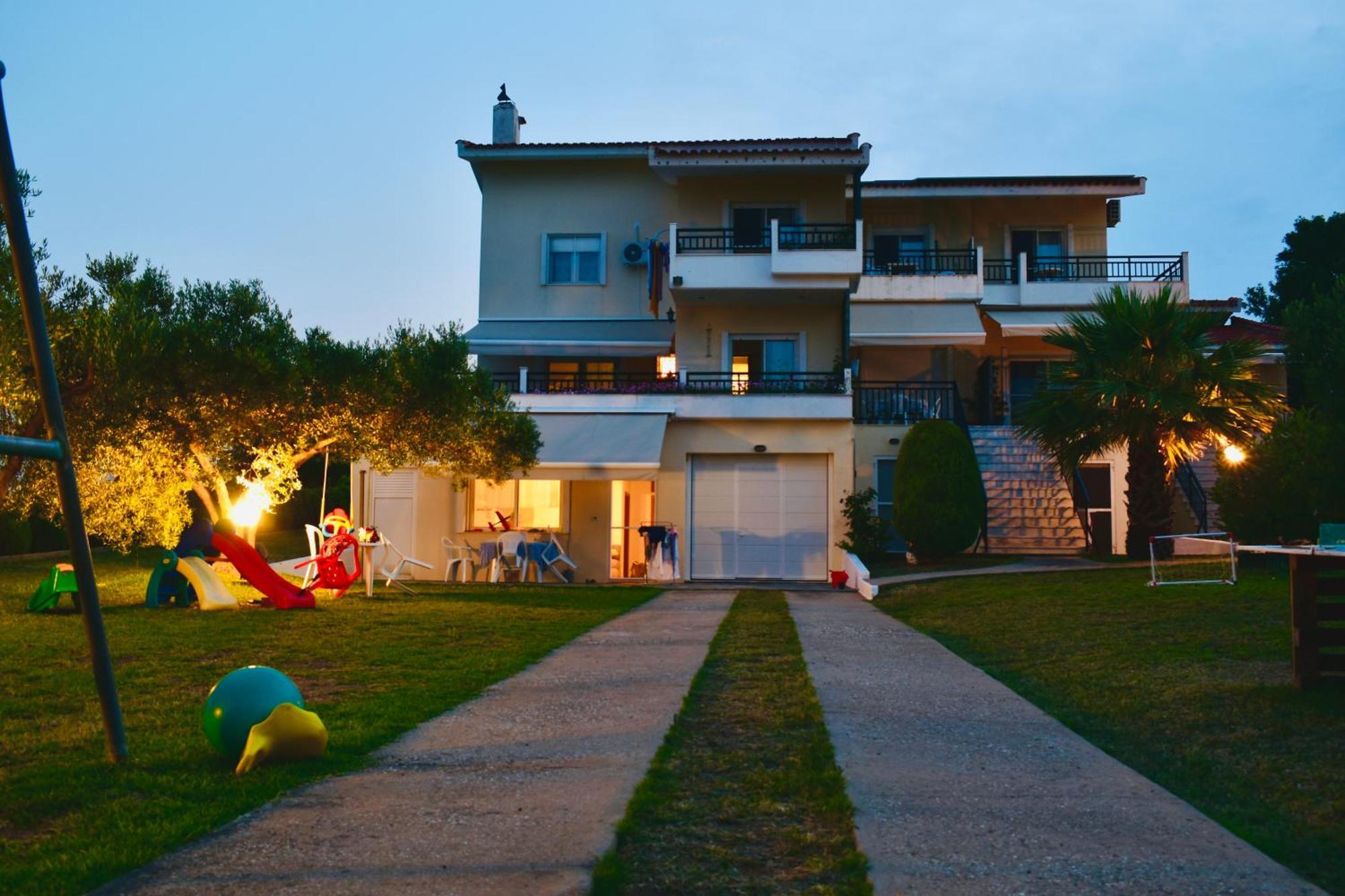 Elegant Maisonettes Elena Nea Poteidaia Exterior photo